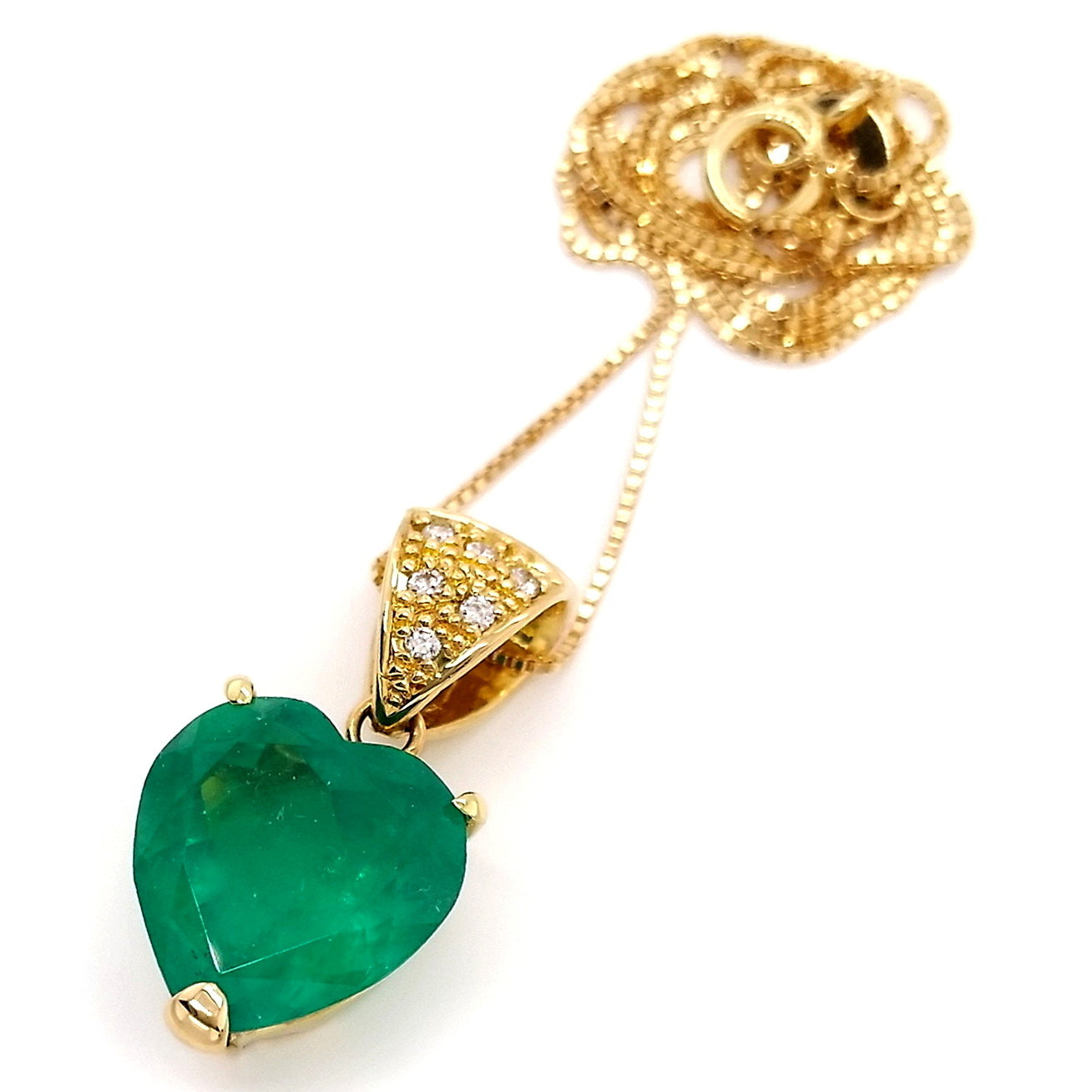 5.62ct Fine Natural Colombian Emerald and 0.06ct Natural Diamonds set with 18K Yellow Gold Necklace
