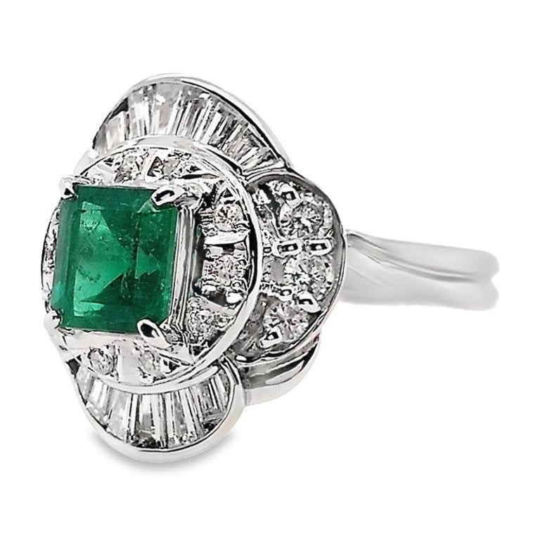 0.88ct NATURAL COLOMBIA EMERALD and 0.58ct NATURAL DIAMONDS set in Platinum Ring