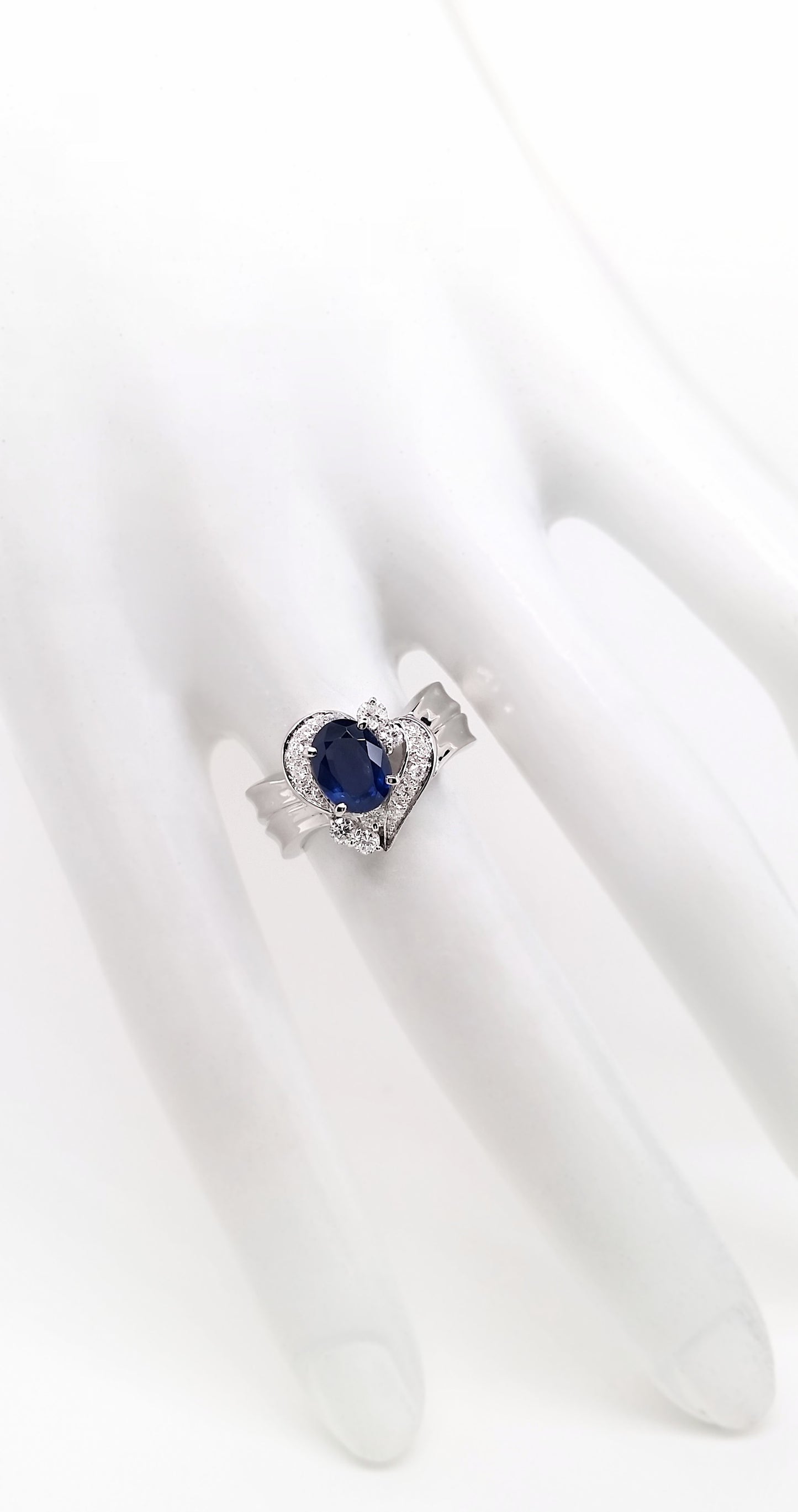 1.33ct NATURAL SAPPHIRE and 0.33ct NATURAL DIAMONDS set in Platinum Ring