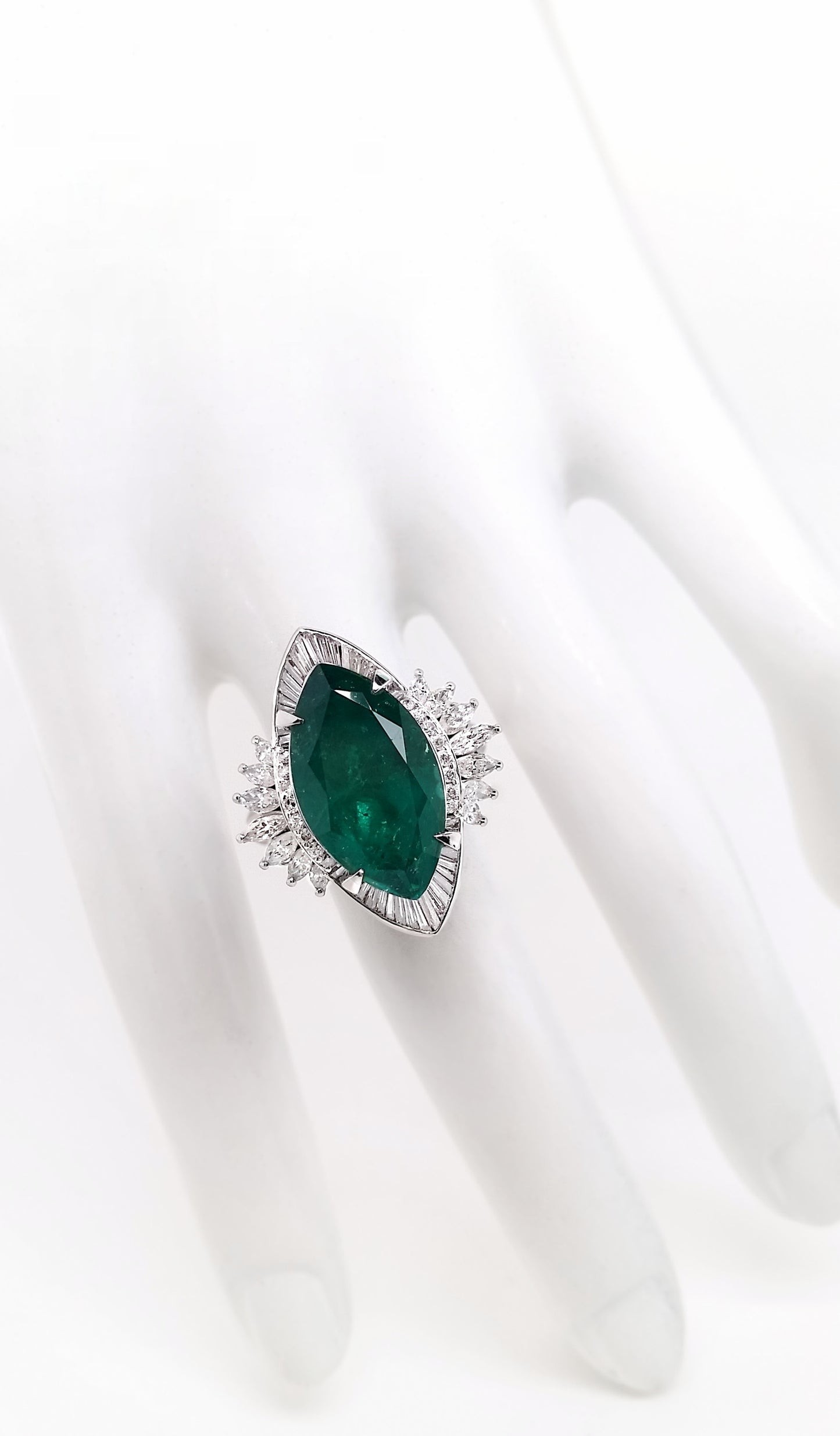 8.53ct Fine Vivid Colombia Emerald 1.49ct Natural Diamonds set with Platinum Ring - SALE