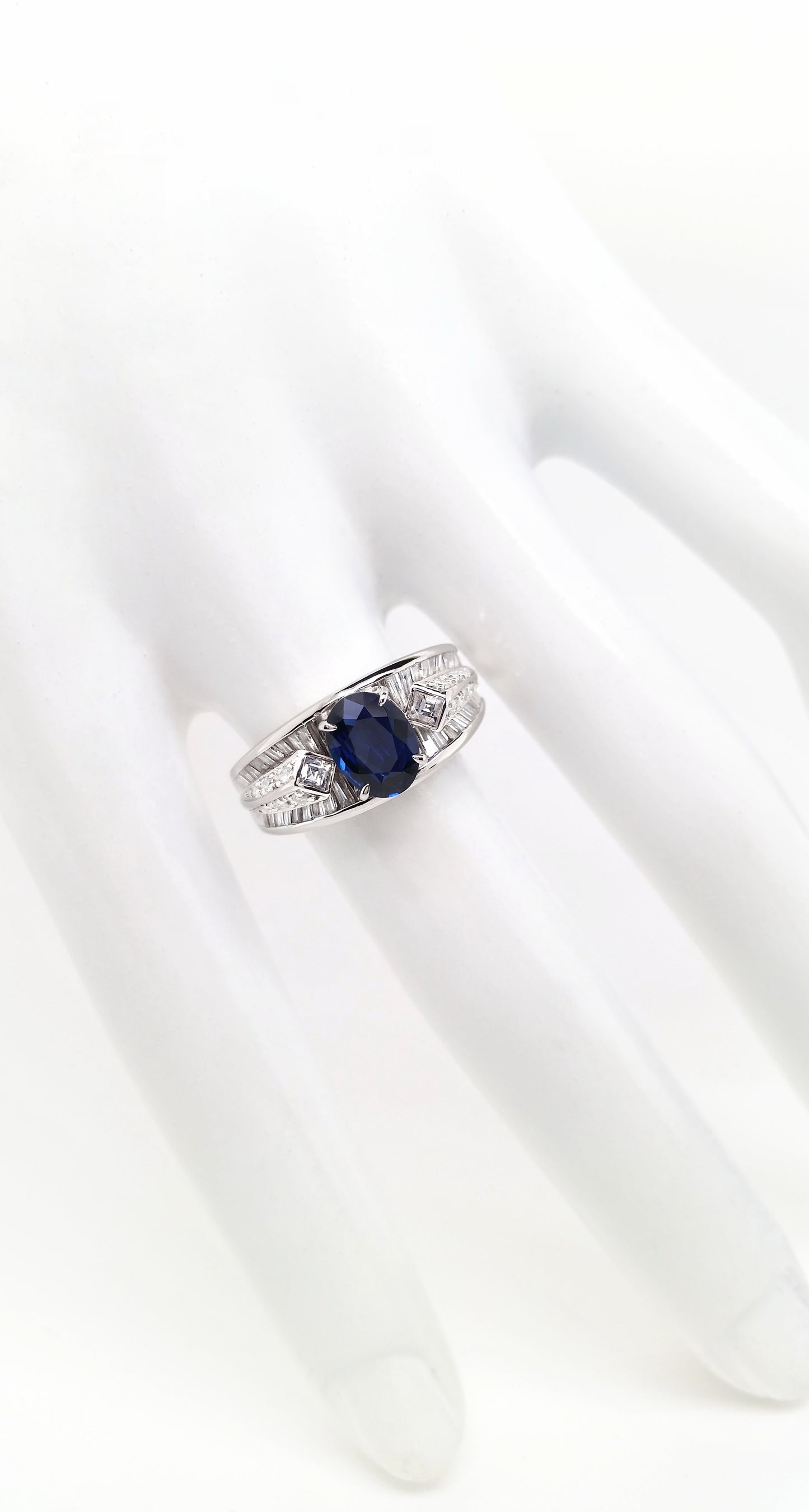 1.46ct NATURAL SAPPHIRE and 0.80ct NATURAL DIAMONDS set with Platinum Ring - SALE