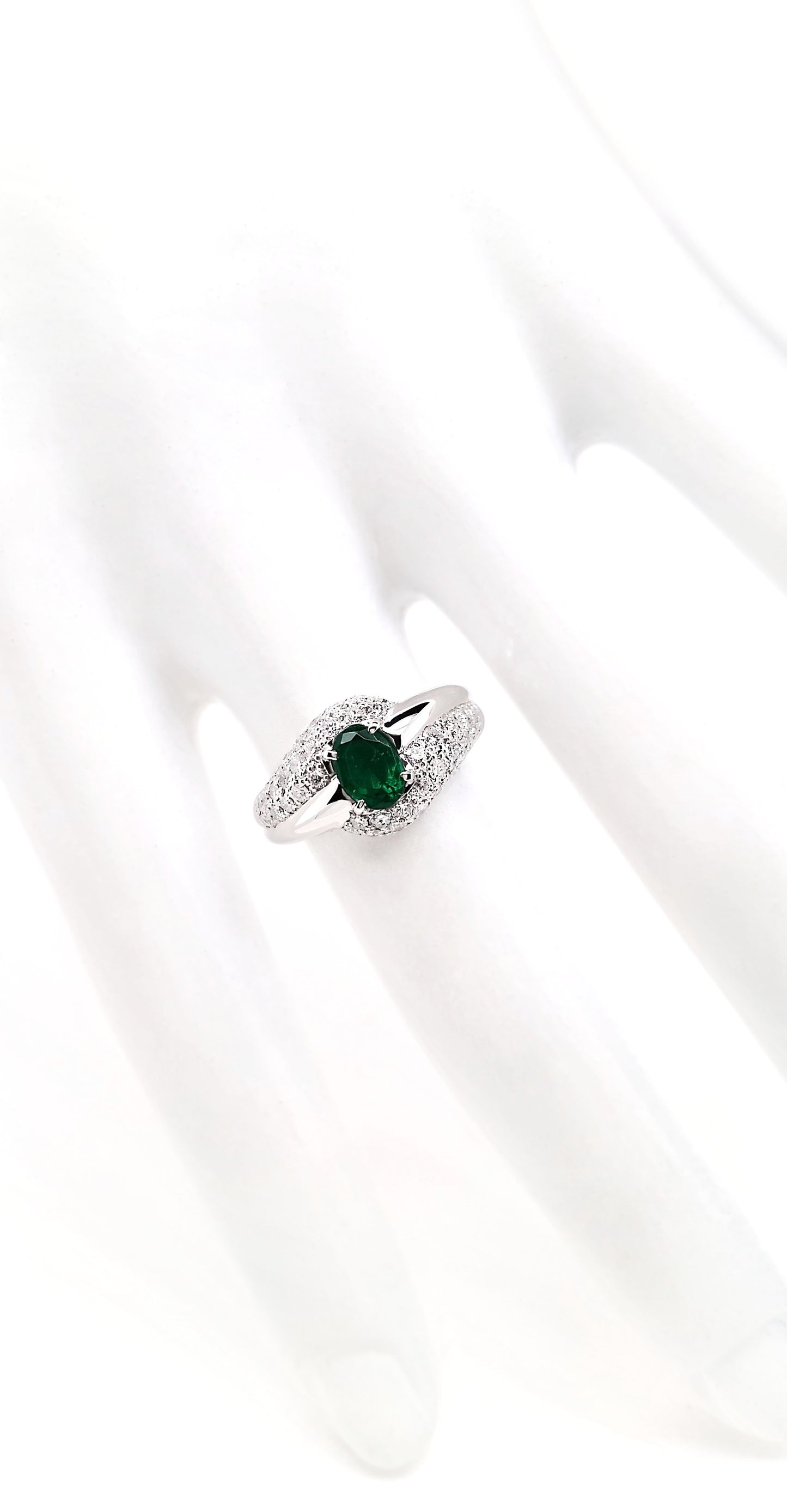 0.63ct NATURAL ZAMBIA EMERALD and 0.63ct NATURAL DIAMONDS set in Platinum Ring