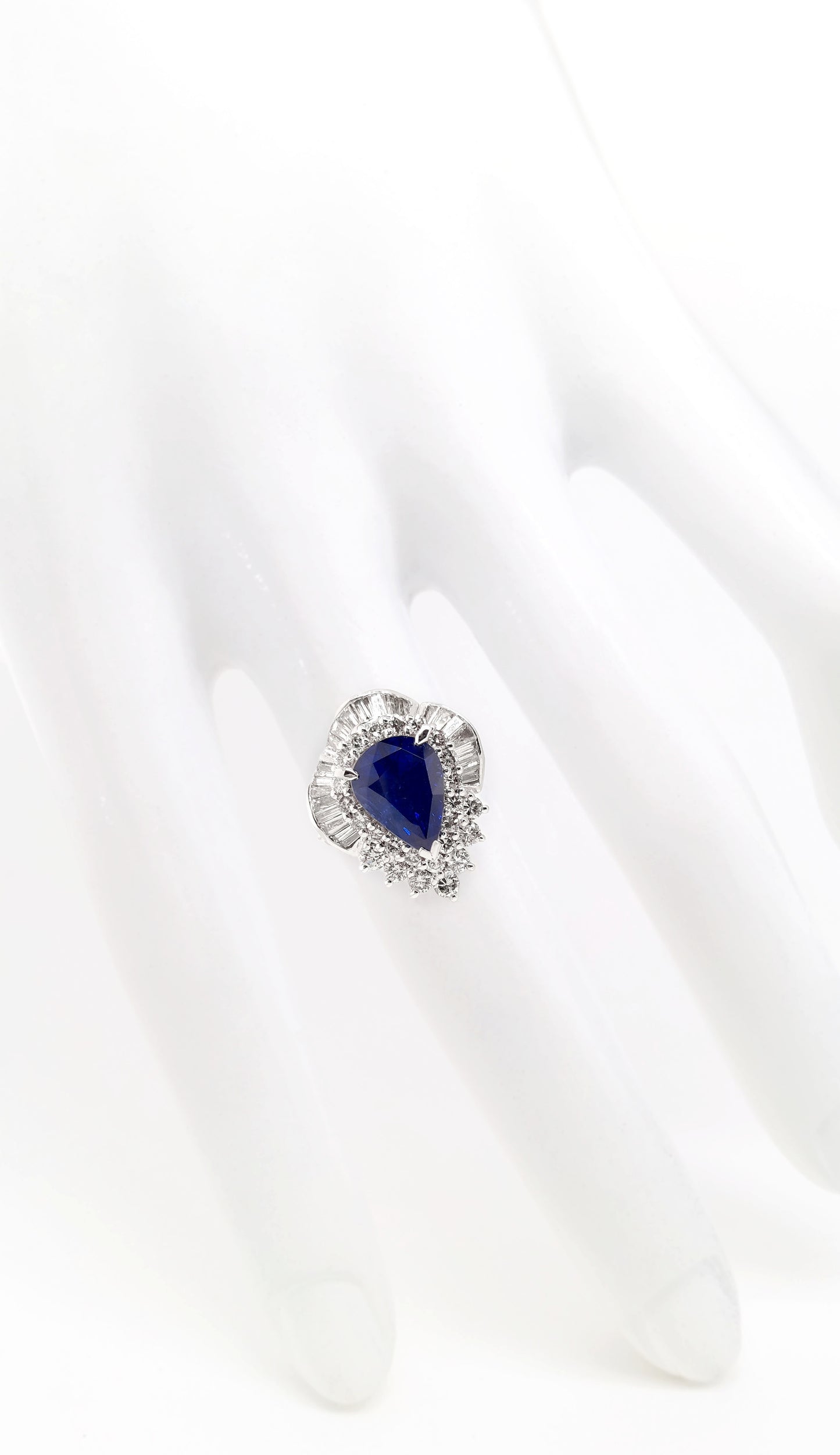 5.79ct Kashmir Sapphire Vivid Blue 1.73ct Natural Diamonds set with Platinum Ring - SALE