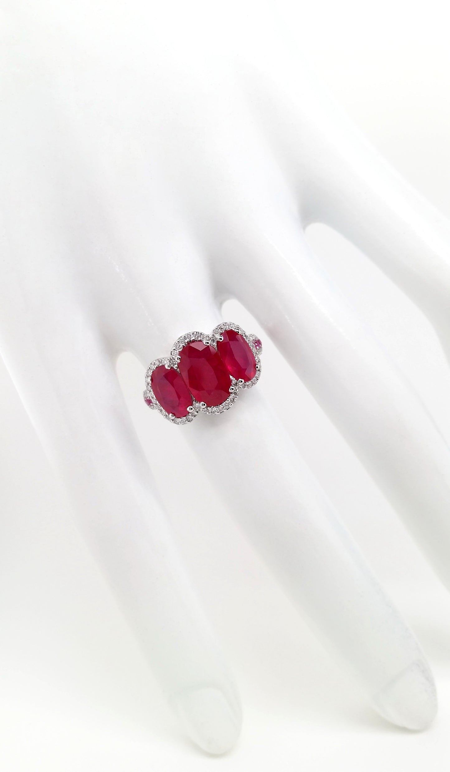 4.57ct NATURAL RUBIES with 0.36ct NATURAL DIAMONDS Ring set with 18K White Gold.