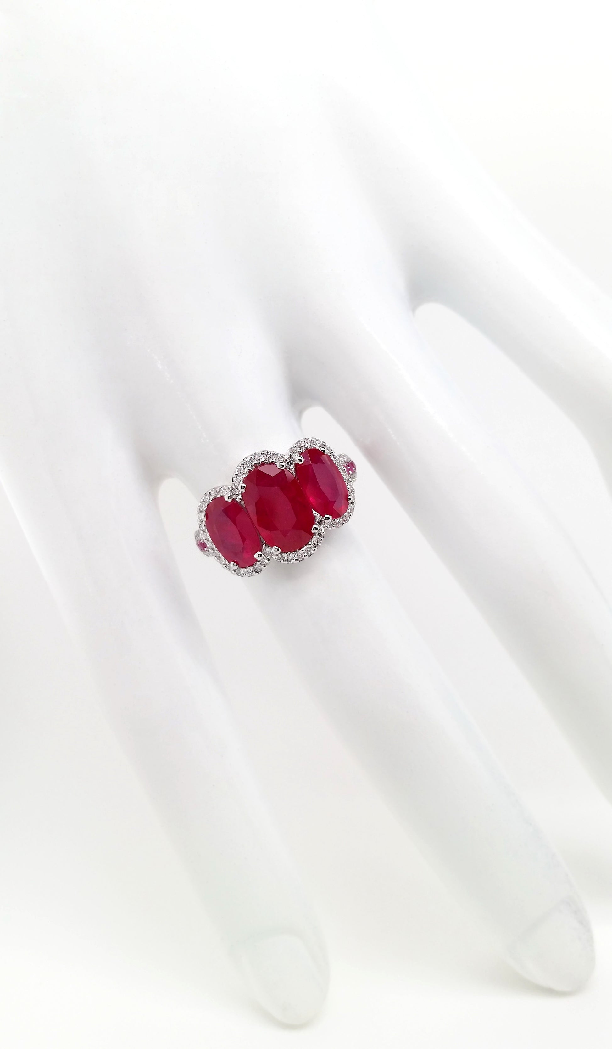 4.57ct NATURAL RUBIES with 0.36ct NATURAL DIAMONDS Ring set with 18K White Gold.